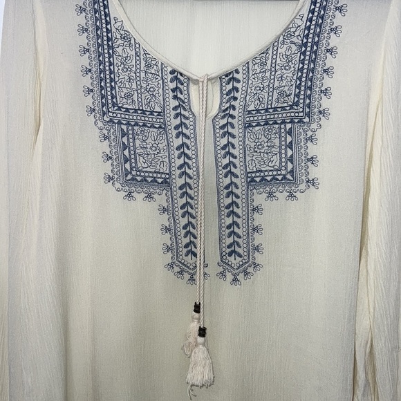 Taylor & Sage Cream Lace Top Size Medium - Picture 3 of 5